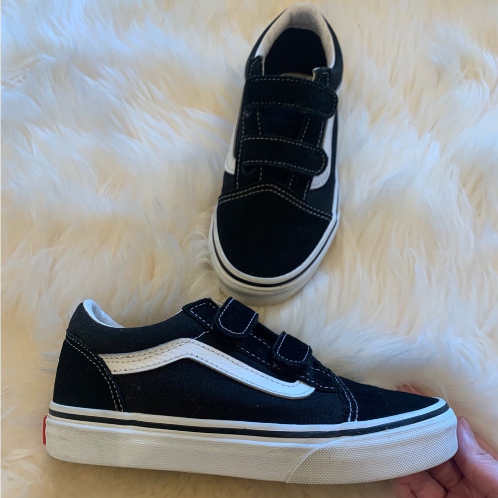❤️SOLD❤️ Black Vans Old Skool Velcro Sneakers